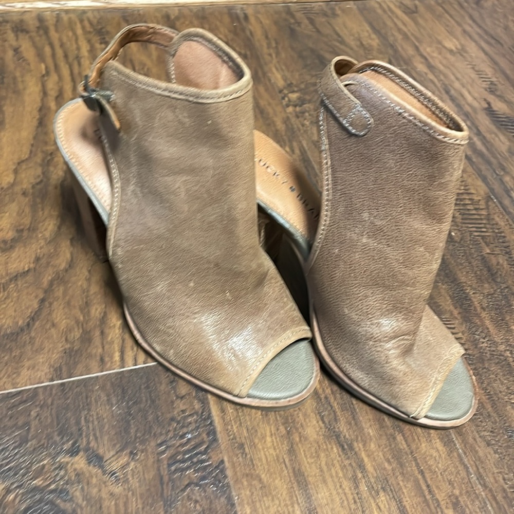 Lucky Brand | Womens Lisza Tan Leather Peep Toe Slingback Block Heel Mule SZ 6